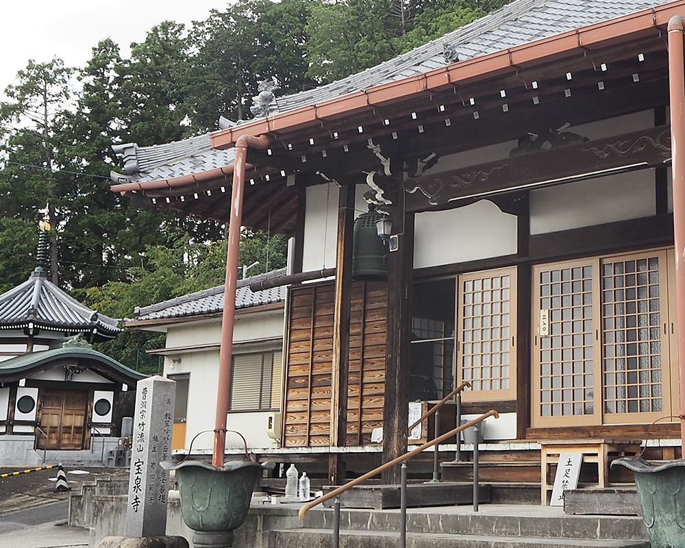 宝泉寺本堂と地蔵堂